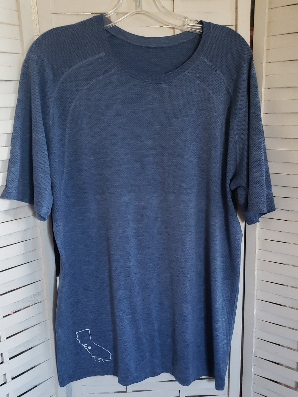 Lululemon Athletica Men's Blue Short-Sleeve Crewneck Shirt XL